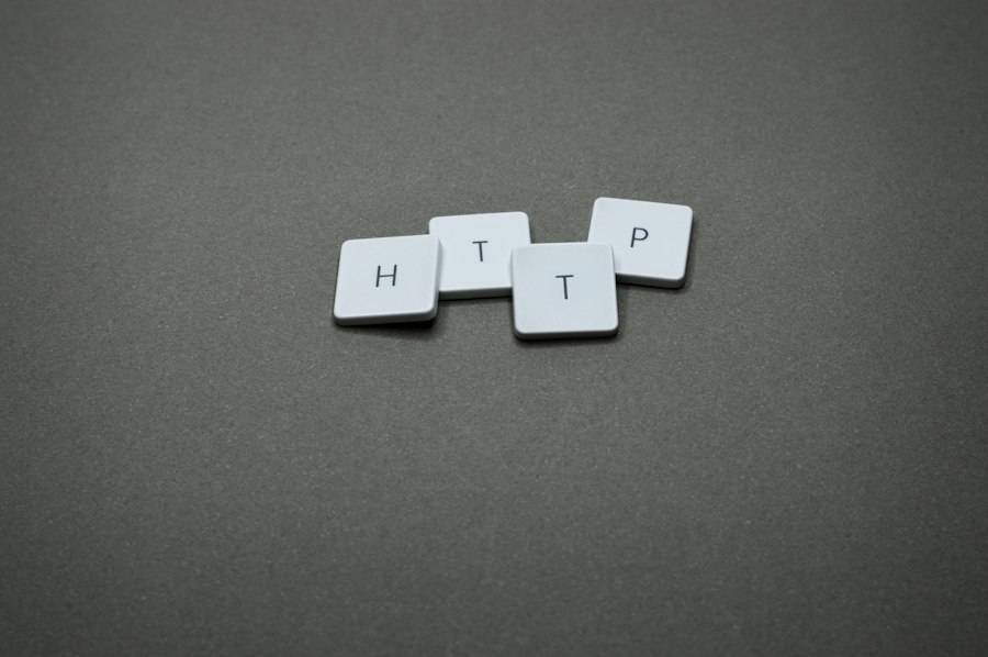 אריחי אותיות HTTP – דומיינים